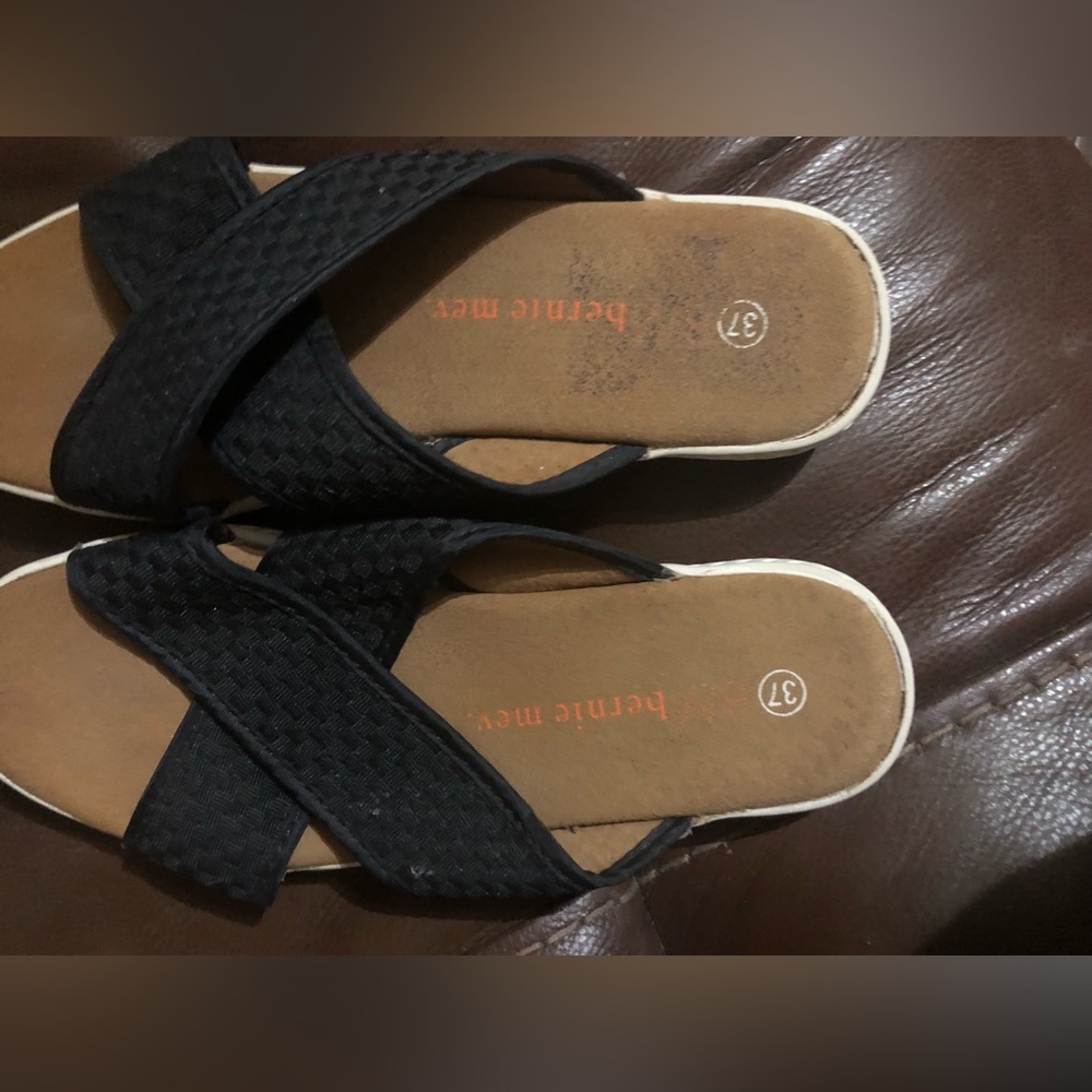 Bernie Mev Women’s black sandals